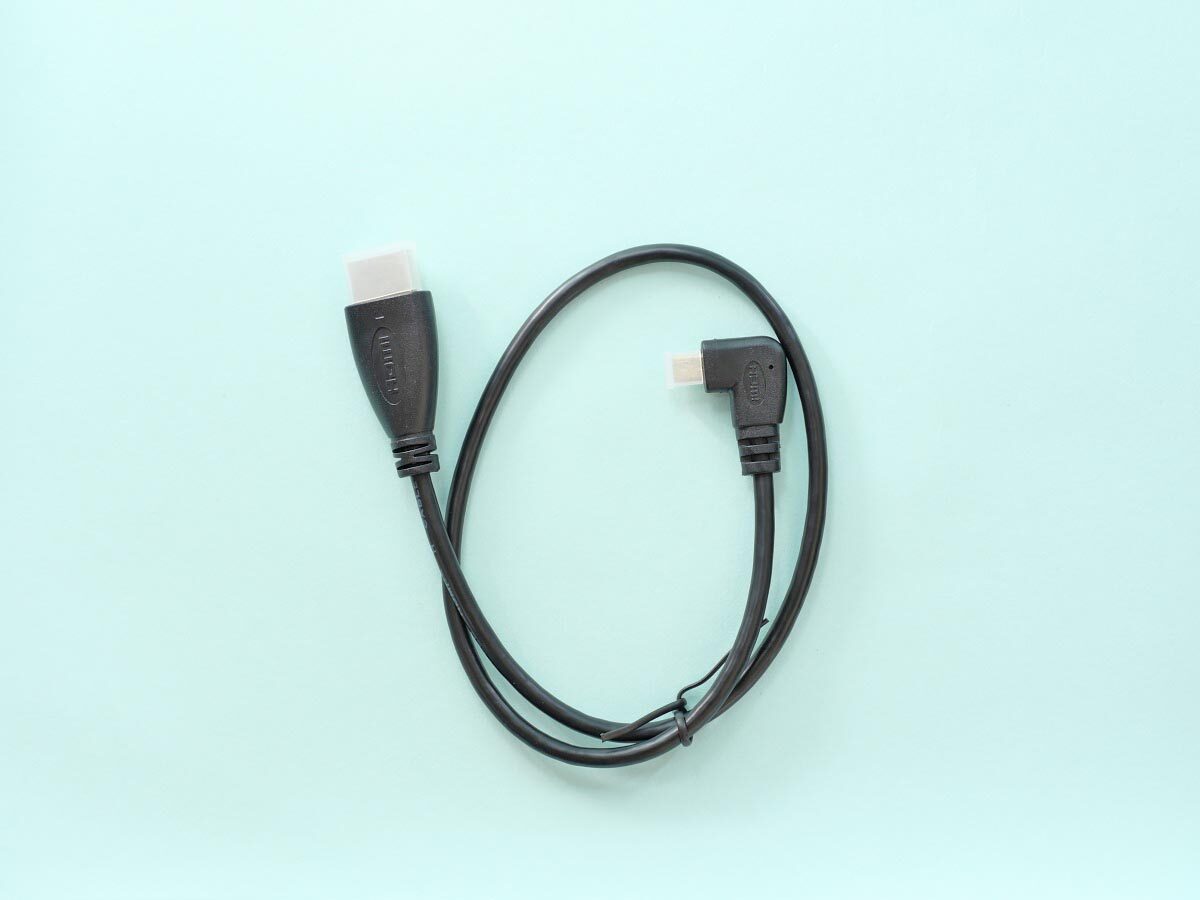 03
Cablecc L型マイクロHDMI：HDMI
中身