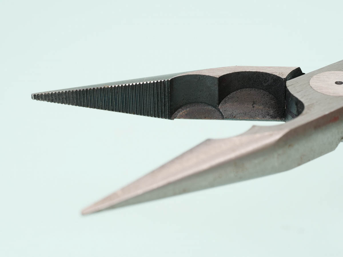 03
KNIPEX ラジオペンチ 25-160 先端細いタイプ
外観_掴み面