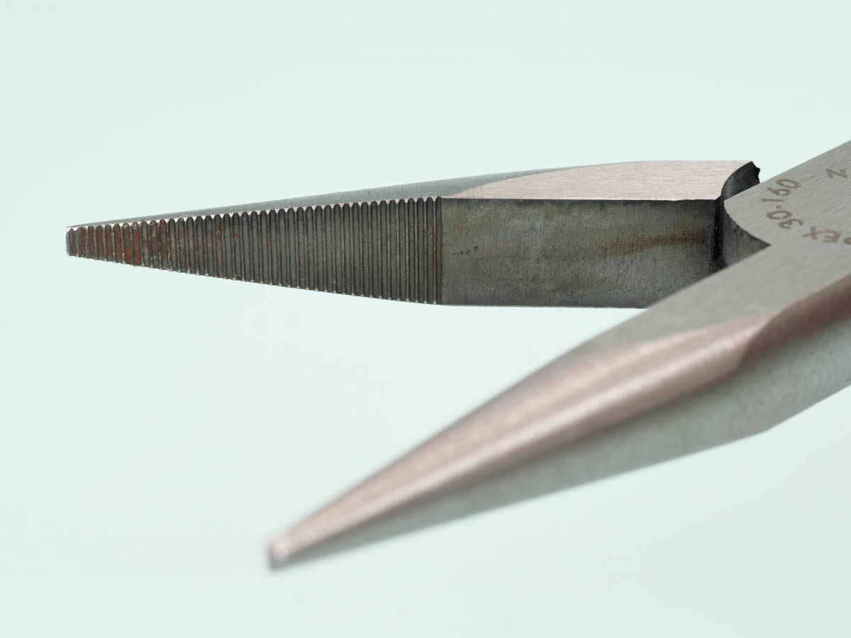 03
KNIPEX ロングノーズプライヤー 3021-160
外観_掴み面
