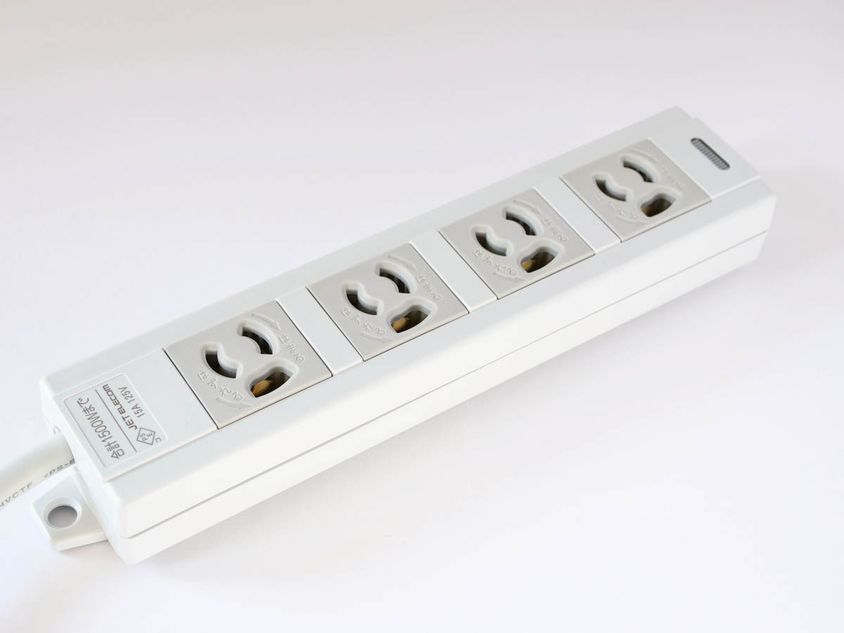 03
エレコム 電源タップ 3ピン 4個口 スイングプラグ T-T06-3410LG/RS
外観