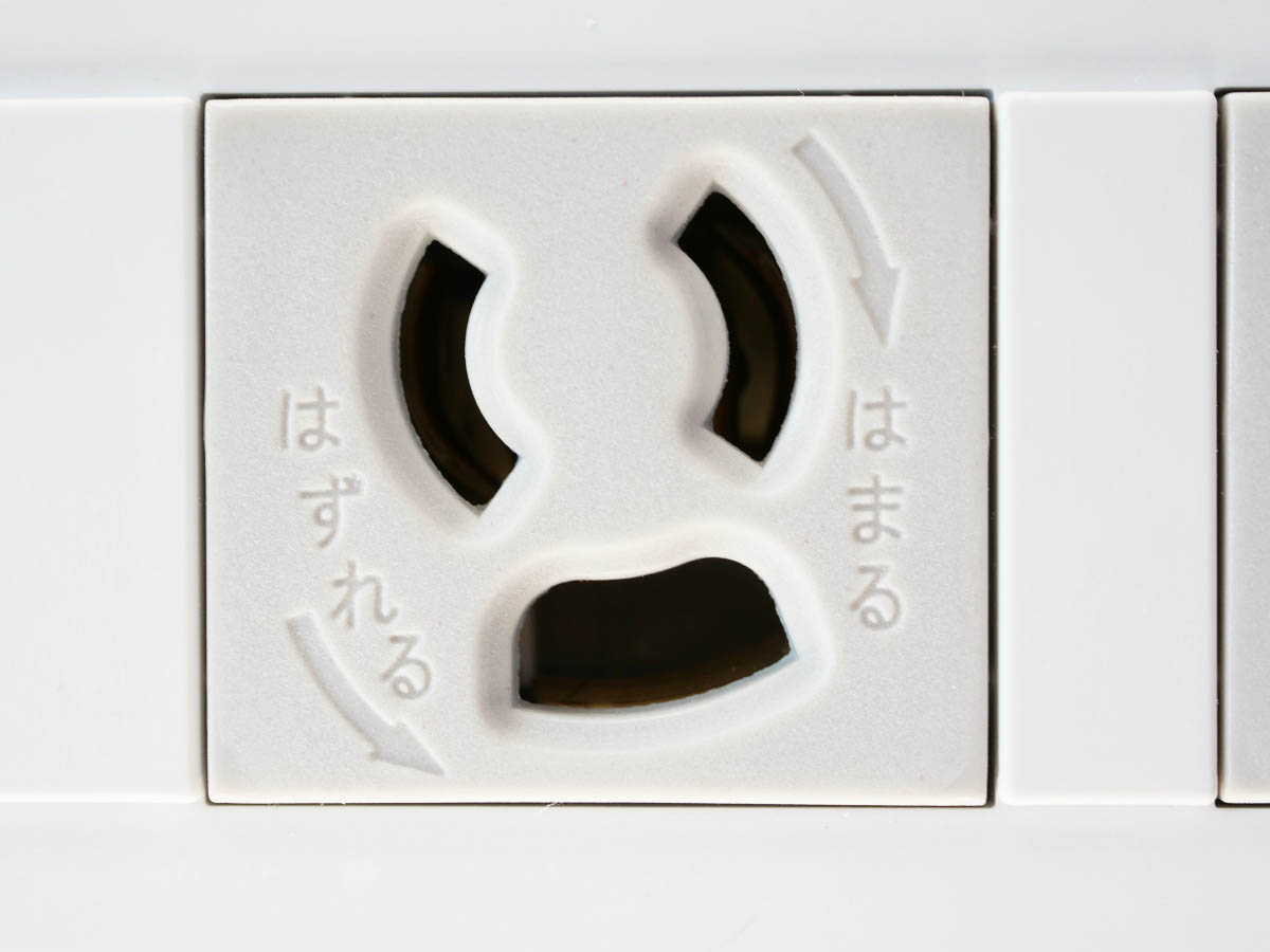 04
エレコム 電源タップ 3ピン 4個口 スイングプラグ T-T06-3410LG/RS
ロック付き3P差し込み口